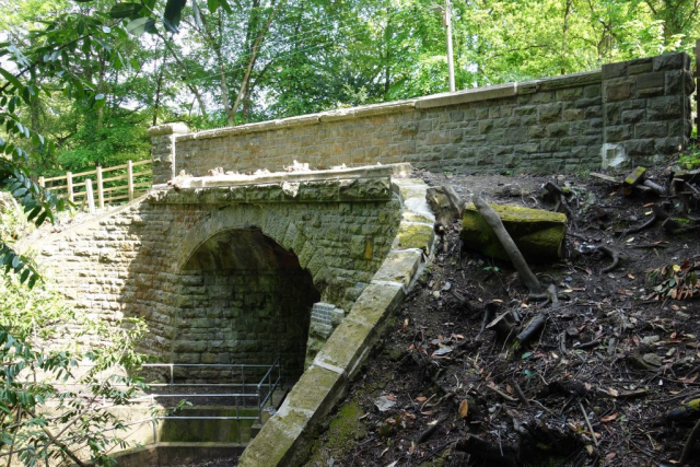 Howden Court Bridge