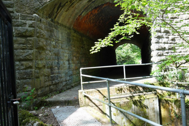 Howden Court Bridge