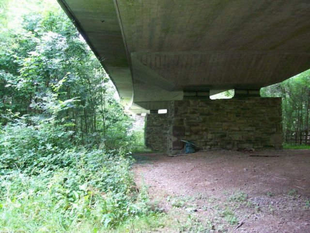 The dwarf piers at each end take the place of the railway’s approach embankments and abutments, making the viaduct much longer than the original structure. Devon & Somerset Railway