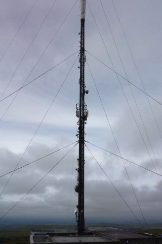 The mast is 643 feet tall and its top is 2,339 feet above sea level. North Hessary