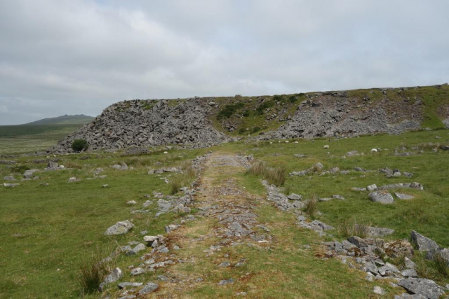 The far end of the siding beneath the massive tip. Foggintor