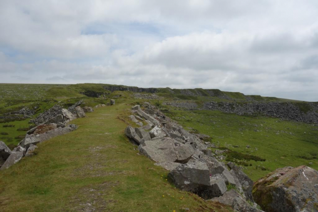 Looking back along the length of the largest finger tip. Foggintor